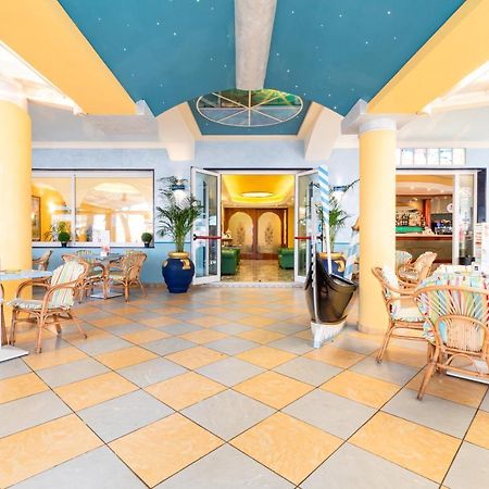 Hotel Ettoral Lido di Jesolo Bagian luar foto