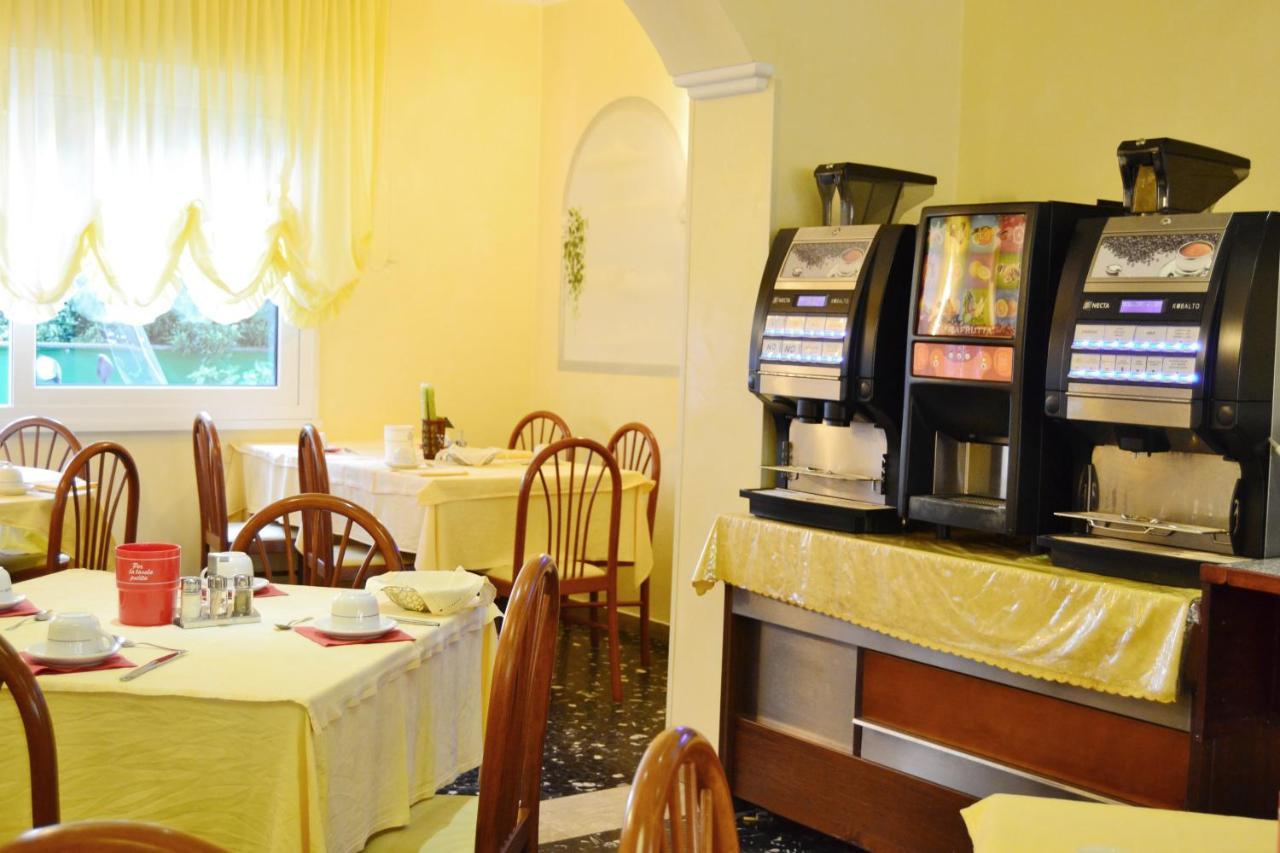Hotel Ettoral Lido di Jesolo Bagian luar foto