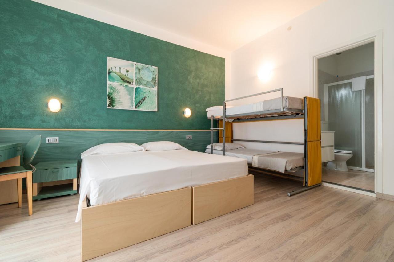 Hotel Ettoral Lido di Jesolo Bagian luar foto