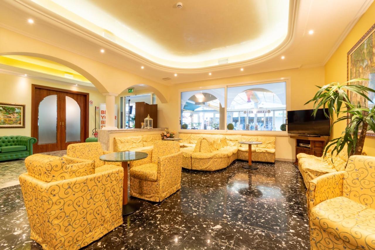 Hotel Ettoral Lido di Jesolo Bagian luar foto